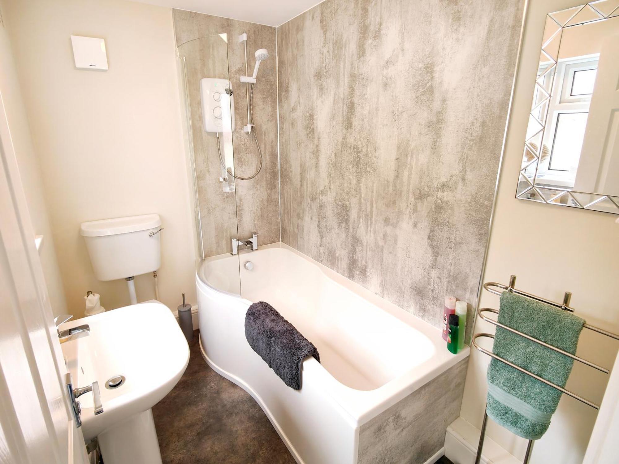 Douglas House, Near Hospital, Attractive And Comfy 2 Bedroom House With Enclosed Yard To Rear Carlisle  Dış mekan fotoğraf